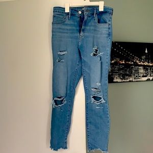 Never worn Levi’s ripped jeans